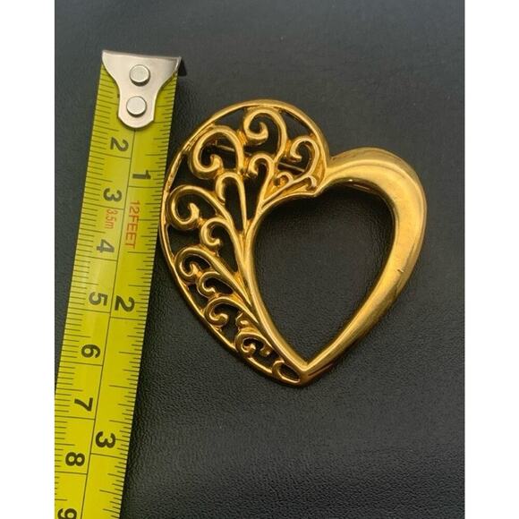 Vintage Gold Tone Heart Brooch Pin with Cutout Details Cutout Art Deco Swirls - Picture 3 of 4